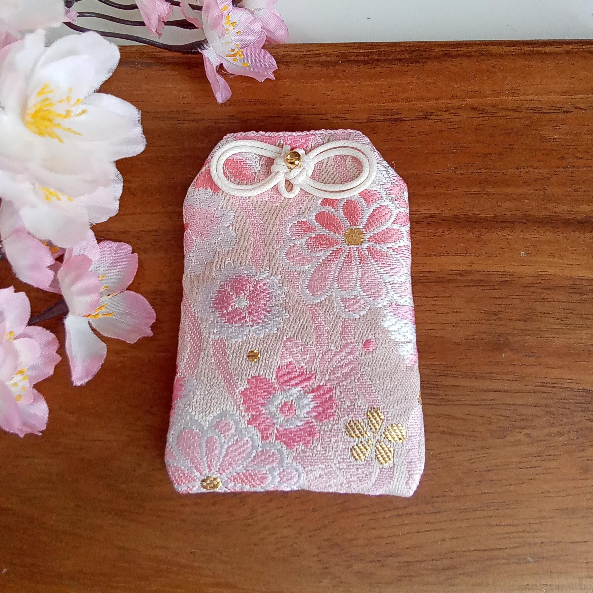 お守り袋　金欄　❋菊桜❋(ピンク)